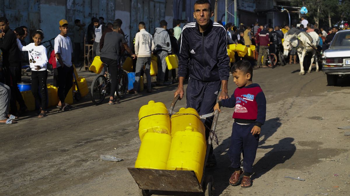 Do Gazy zamíří „minimální“ zásoby paliva. Zmírní humanitární katastrofu?